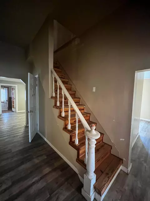 Entry Way - 695 Summit Ave, Mammoth Spring, AR 72554 photo 3 of 7