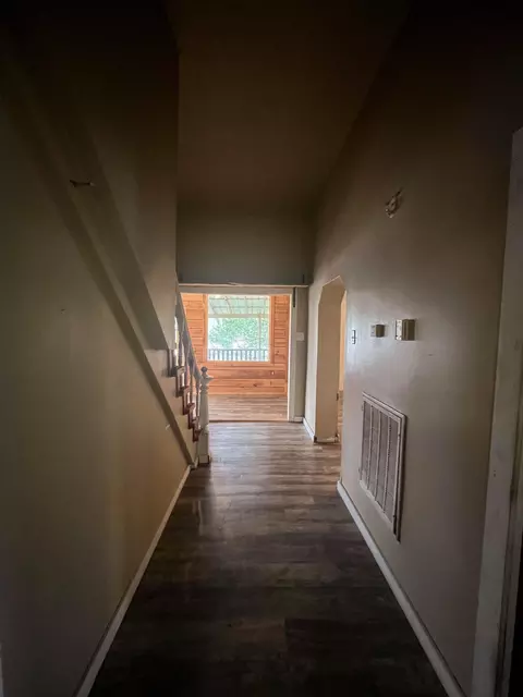 Entry Way - 695 Summit Ave, Mammoth Spring, AR 72554 photo 5 of 7