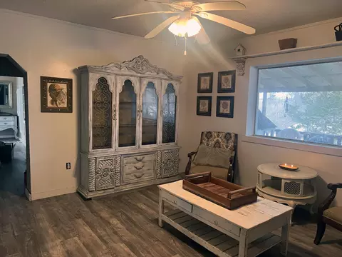 Living - 695 Summit Ave, Mammoth Spring, AR 72554 photo 2 of 4