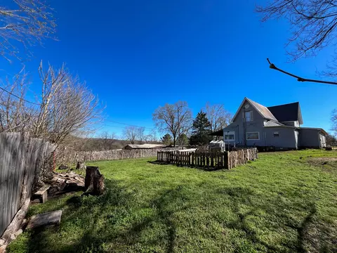 Exterior - 695 Summit Ave, Mammoth Spring, AR 72554 photo 5 of 14