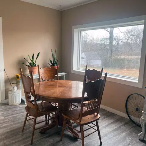 Dining - 695 Summit Ave, Mammoth Spring, AR 72554 photo 5 of 5