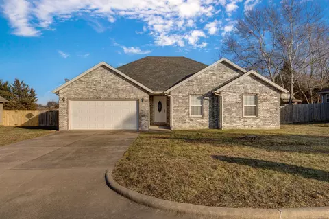 704 N Ivy Ln, Strafford, MO 65757