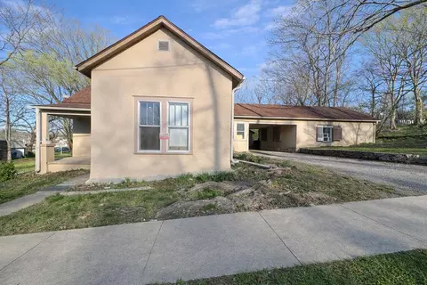 408 Walnut St, West Plains, MO 65775