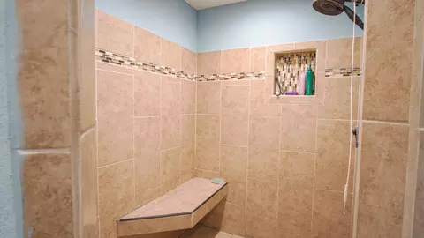 Bath - 442 E Main St, Fordland, MO 65652 photo 4 of 5