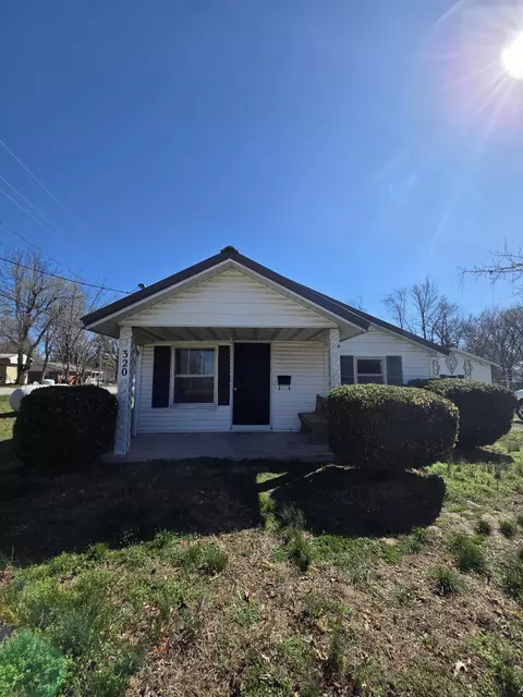320 N Elgin Ave, Bolivar, MO 65613