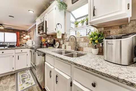 Kitchen - 38 Lantern Bay Rd #2, Branson, MO 65616 photo 2 of 3