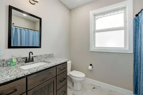Bath - 4858 S Aaron Ave, Springfield, MO 65810 photo 2 of 2