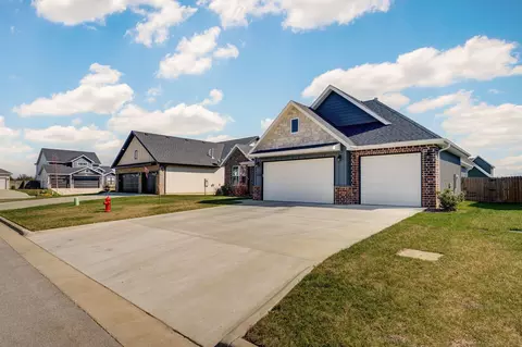 Exterior - 4858 S Aaron Ave, Springfield, MO 65810 photo 2 of 10