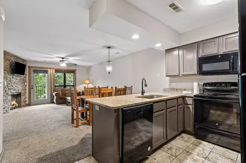 Kitchen - 429 E Chinquapin Cir #607, Branson, MO 65616 photo 1 of 4