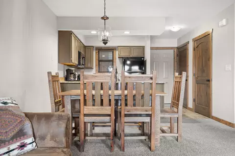 Dining - 429 E Chinquapin Cir #607, Branson, MO 65616 photo 3 of 4