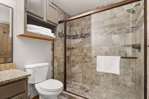 Bath - 429 E Chinquapin Cir #607, Branson, MO 65616 photo 2 of 4