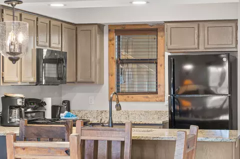 Kitchen - 429 E Chinquapin Cir #607, Branson, MO 65616 photo 2 of 4