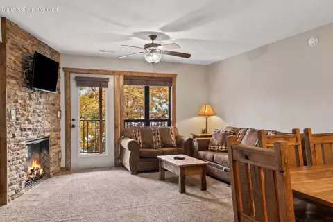 Living - 429 E Chinquapin Cir #607, Branson, MO 65616 photo 6 of 6
