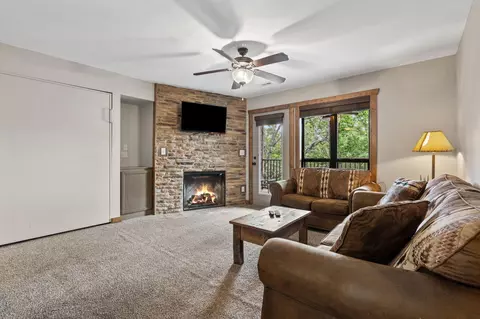 Living - 429 E Chinquapin Cir #607, Branson, MO 65616 photo 3 of 6