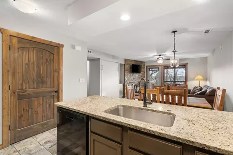 Kitchen - 429 E Chinquapin Cir #607, Branson, MO 65616 photo 4 of 4