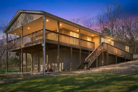 942 Lake Forest Dr, Galena, MO 65656
