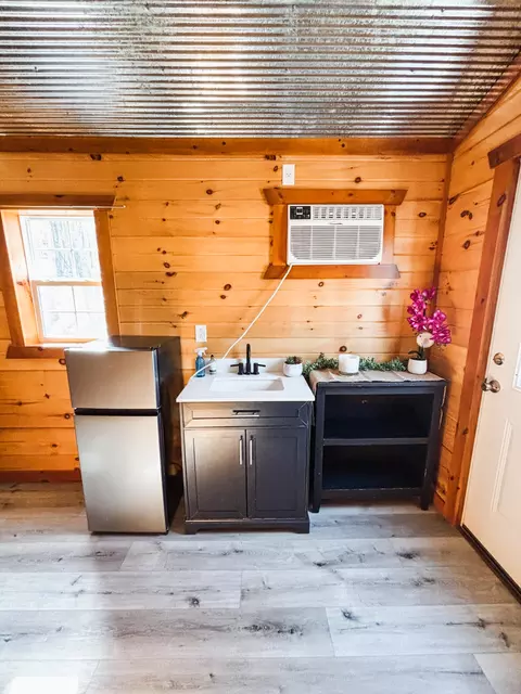 Kitchen - 19760 Farm Rd 1042, Exeter, MO 65647 photo 2 of 2