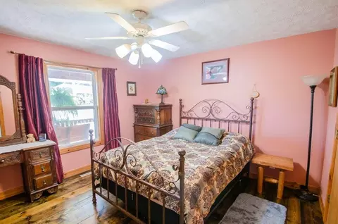 Bedroom - 747 Amanda Dr, Clever, MO 65631 photo 2 of 5