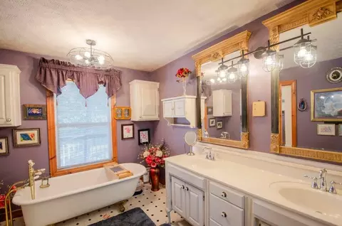 Bath - 747 Amanda Dr, Clever, MO 65631 photo 2 of 6