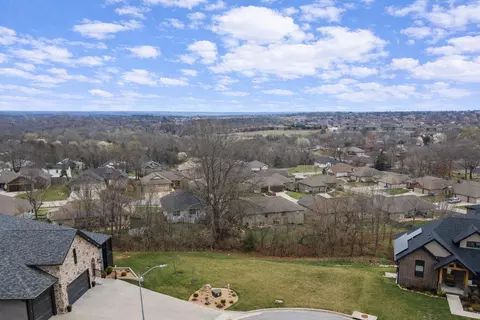 202 N Blarney Ct, Nixa, MO 65714