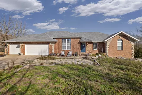 1905 W James River Dr, Nixa, MO 65714