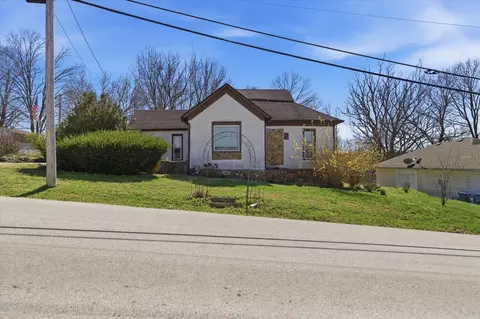 Exterior - 404 E Oak St, Ozark, MO 65721 photo 3 of 7