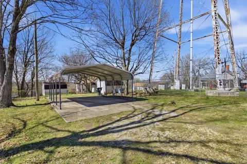 Exterior - 404 E Oak St, Ozark, MO 65721 photo 6 of 7