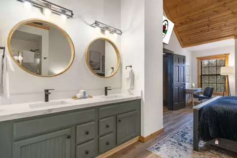 Bath - 152 Oakridge Rd #1, Branson, MO 65616 photo 1 of 3