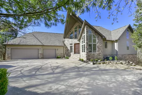 401 Silverwood Cir, Branson West, MO 65737