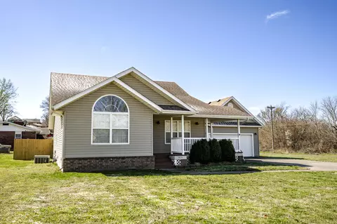 Exterior - 423 Honeysuckle Ln, Monett, MO 65708 photo 3 of 16