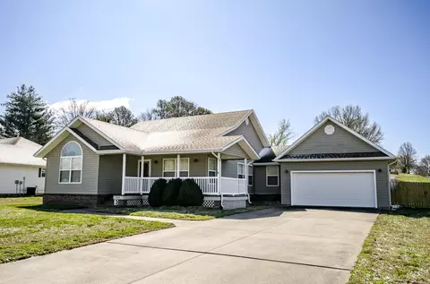 Exterior - 423 Honeysuckle Ln, Monett, MO 65708 photo 4 of 16