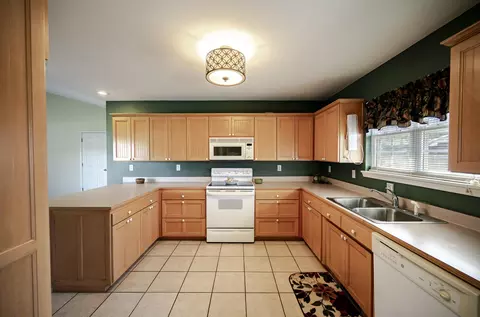 Kitchen - 423 Honeysuckle Ln, Monett, MO 65708 photo 3 of 3