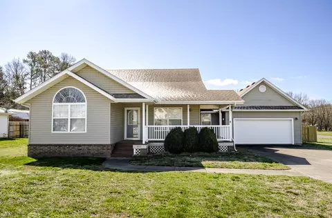 423 Honeysuckle Ln, Monett, MO 65708