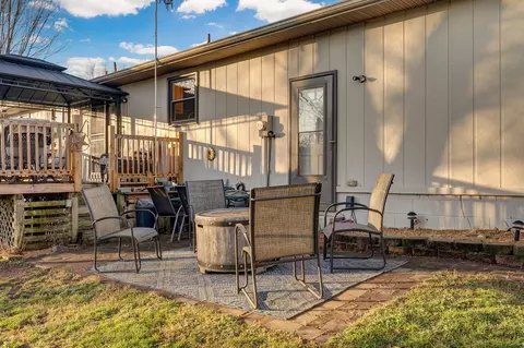 Exterior - 2240 W Alta St, Springfield, MO 65810 photo 5 of 9