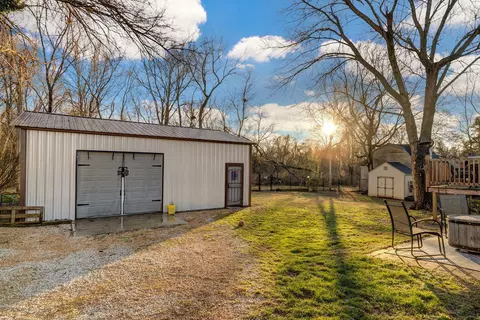 Exterior - 2240 W Alta St, Springfield, MO 65810 photo 6 of 9