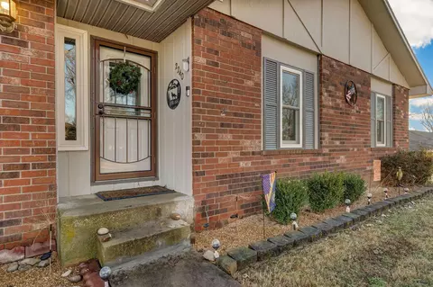 Exterior - 2240 W Alta St, Springfield, MO 65810 photo 3 of 9