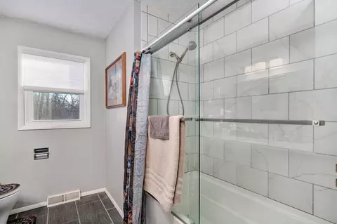 Bath - 2240 W Alta St, Springfield, MO 65810 photo 3 of 4