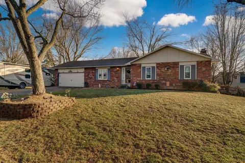 Exterior - 2240 W Alta St, Springfield, MO 65810 photo 2 of 9