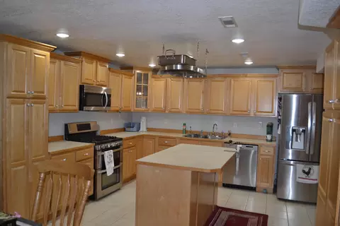 Kitchen - 33202 Missouri State Highway East 14, Ava, MO 65608 photo 1 of 5