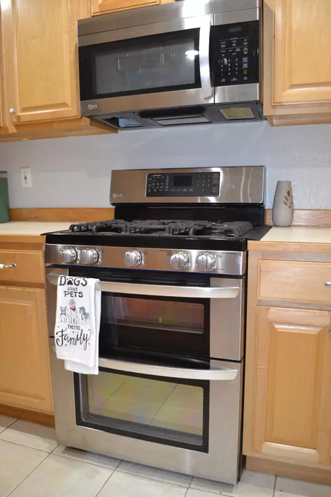 Kitchen - 33202 Missouri State Highway East 14, Ava, MO 65608 photo 3 of 5