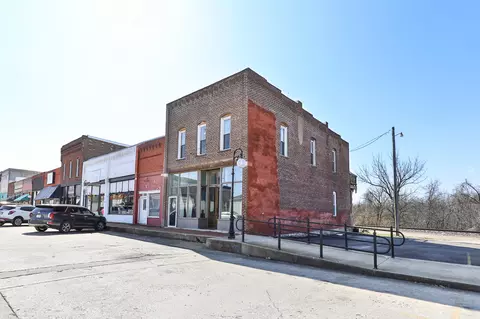 207 W Main St, Ash Grove, MO 65604