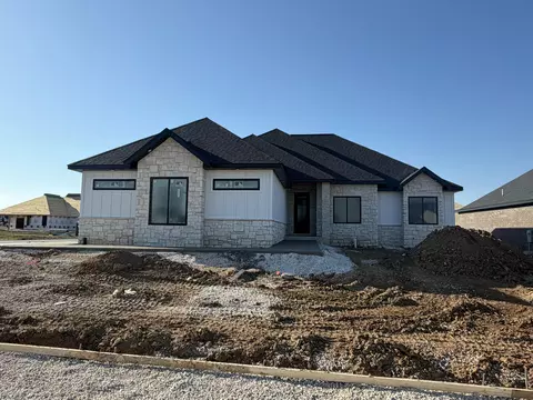 1772 E Peartree Dr, Ozark, MO 65721