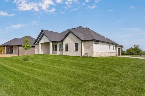 Exterior - 1772 E Peartree Dr, Ozark, MO 65721 photo 7 of 10
