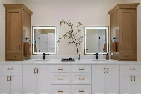 Bath - 1772 E Peartree Dr, Ozark, MO 65721 photo 1 of 8