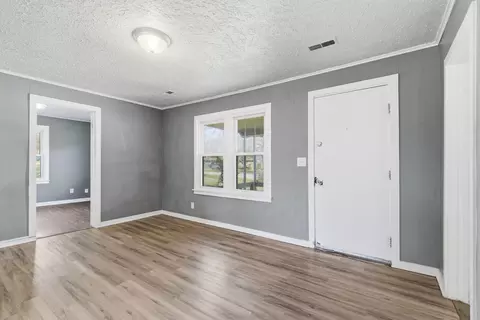 Living - 1508 E Livingston St, Springfield, MO 65803 photo 2 of 4