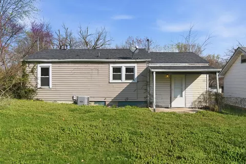 Exterior - 1508 E Livingston St, Springfield, MO 65803 photo 4 of 6