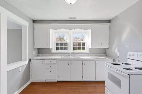 Kitchen - 1508 E Livingston St, Springfield, MO 65803 photo 1 of 2