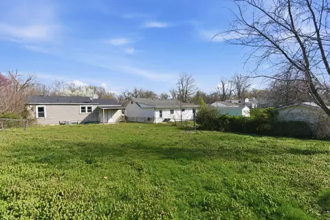Exterior - 1508 E Livingston St, Springfield, MO 65803 photo 5 of 6