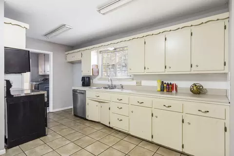 Kitchen - 2012 S Roanoke Ave, Springfield, MO 65807 photo 1 of 3