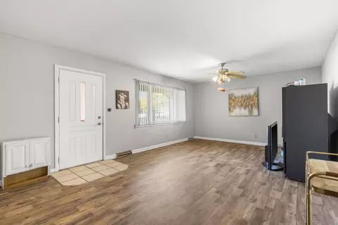 Living - 2012 S Roanoke Ave, Springfield, MO 65807 photo 2 of 4